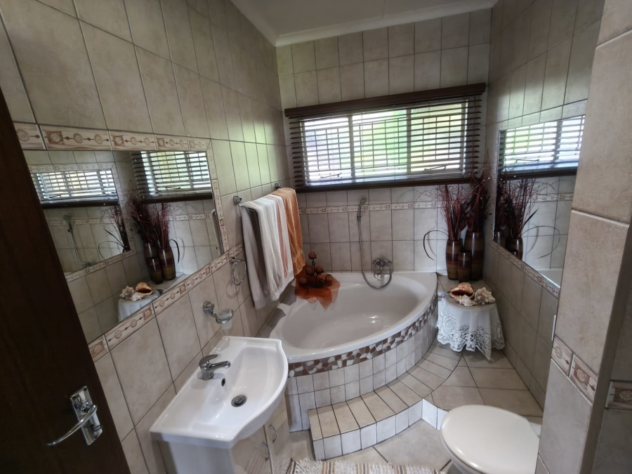 4 Bedroom Property for Sale in Safari Gardens North West